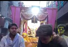 अलीगढ़ : रंगभरनी एकादशी पर जमकर झूमे भक्त