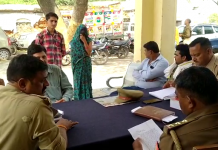 सादाबाद कोतवाली मे महिला ने लिखित शिकायत दर्ज कर ससुरालीजनों पर लगाया आर्थिक सामाजिक और मानसिक शोषण का आरोप