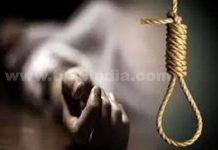 सादाबाद : कैंसर पीड़ित राशन डीलर ने फांसी के फंदे को चूमा