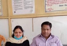 सादाबाद : कोविड-19 को ध्यान रखते हुए वैक्सीन लगाई जा रही है