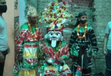 गली लहरा के बच्चों द्वारा चौमुखानाथ मन्दिर से निकाली अष्टमी पर काली