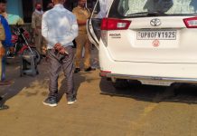 सादाबाद : बीजेपी विधायक की गाड़ी में मारी टक्कर,बाल बाल बचे विधायक