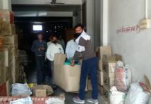 सादाबाद : प्रतिबंधित पॉलिथीन पर छापेमारी