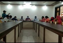 सादाबाद : बजट को लेकर सादाबाद नगर पंचायत में हुई बैठक