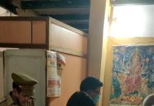 सादाबाद : उप जिलाधिकारी विपिन शिवहरे ने मेडिकल को किया सीज