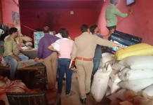 सादाबाद : बच्चों ने व्यापारी के उड़ाये 500000 रुपए