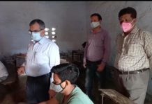 सासनी : संयुक्त शिक्षा निदेशक अलीगढ़ जितेंद्र कुमार मलिक ने कॉलेज का निरीक्षण किया