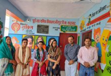 सादाबाद : कमिश्नर की पत्नी ने की शिक्षा व्यवस्था की सराहना