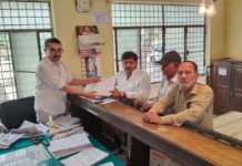 सिकंदराराऊ : दूसरे दिन नामांकन पत्र खरीदने के लिए उमड़ी भीड़