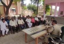 क्षेत्राधिकारी सिकन्द्राराऊ द्वारा आगामी अलविदा की नमाज व ईद-उल-फितर त्यौहार को सकुशल सम्पन्न कराने के दृष्टिगत थाना सिकन्द्राराऊ एवं थाना हसायन पर इमाम, मौलवी, संभ्रांत व्यक्तियों व वाल्मीकि समाज के लोगों के साथ किया गया पीस कमेटी की मीटिंग का आयोजन