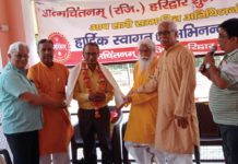 हरिद्वार में किया गया कवि देवेंद्र दीक्षित शूल का अभिनंदन