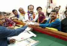 सादाबाद नगर पंचायत अध्यक्ष पद के लिए बहुजन समाज पार्टी से पिंकी खान पत्नी वसीम खान ने अपना नामांकन दाखिल किया