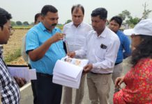 हाथरस प्रधानमंत्री ग्राम सड़क योजना-3 वित्तीय वर्ष 2021-22 के अन्तर्गत मई से मिढ़ावली मार्ग के अपग्रेडेशन कार्य का जिलाधिकारी अर्चना वर्मा ने औचक निरीक्षण  किया