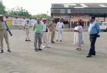 सादाबाद : आगरा रोड से सब्जी मंडी में मतगणना एवं पुलिस पार्टियों की रवानगी तैयारी की जा रही