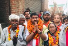 सिकंदराराऊ : नगर निकाय चुनाव में चेयरमैन पद के भाजपा प्रत्याशी पंकज गुप्ता को जनसंपर्क के दौरान सर्व समाज का अपार जन समर्थन मिल रहा है