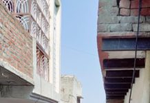 सिकंदराराऊ : क्षेत्राधिकारी के नेतृत्व में पुलिस एवं आरएएफ ने किया फ्लैग मार्च