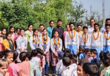 सिकंदराराऊ : झम्मन लाल पवन स्मृति इंटर कॉलेज में मेधावी बच्चे किए गए सम्मानित