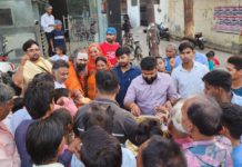 देसी बनिये रेस्टोरेंट पर हुआ भंडारे का आयोजन
