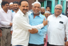 सिकंदराराऊ : गांव टीकरी कलां में शांति पूर्वक मनाई ईद