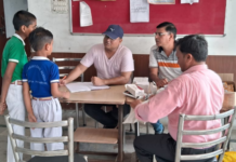 ओ एम बी इंटरनेशनल स्कूल में आई फ्लू वायरल को देखते हुए डॉक्टरों ने आई परीक्षण कैंप लगाया