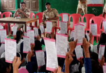 सिकन्द्राराऊ थाना प्रभारी ने स्कूली छात्राओं को महिला शशक्तीकरण मिशन के बारे में जानकारी दी