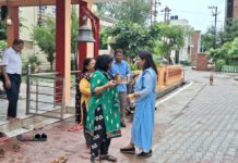 पालिकाध्यक्ष श्वेता चौधरी ने श्रावण मास के चलते शिव मंदिर क्षेत्र में सफाई कार्यों का निरीक्षण किया