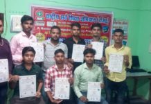 सिकंदराराऊ : सर्व शिक्षा अभियान कंप्यूटर कोचिंग सेंटर पर बच्चों को किया सम्मानित