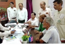 सादाबाद : भारतीय किसान यूनियन भानु के प्रदेश संगठन मंत्री डॉक्टर गजेंद्र सिंह सिसोदिया के नेतृत्व में ज्ञापन उप जिलाधिकारी को दिया गया