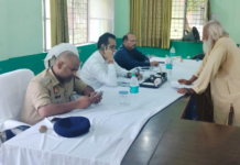 सिकंदराराऊ : तहसील सभागार में उप जिलाधिकारी वेद सिंह चौहान व क्षेत्राधिकारी डॉ आनंद कुमार के नेतृत्व में हुआ समाधान दिवस का आयोजन