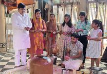भाजपा जिलाध्यक्ष ने परिवार संग किया बाबा भोलेनाथ का जलाभिषेक