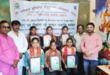 सिकंदराराऊ : दि ग्लोबल इण्डिया एजुकेशन सोसाइटी ने विद्यार्थियों को वितरित किये प्रमाण पत्र