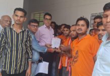 सिकंदराराऊ : अंतर्राष्ट्रीय हिंदू परिषद और राष्ट्रीय बजरंग दल ने गौ हत्यारों को पकड़ने के लिए एसडीएम को दिया ज्ञापन
