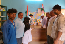 हाथरस जक्शन क्षेत्र के गाँव लाडपुर मे ग्राम प्रधान ने महात्मा गांधी वलालबहादुर शास्त्री जी के छवि चित्र पर पुस्प अर्पित कर मनाई जयंती