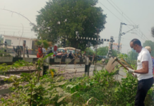 पीएम मोदी के आह्वान पर आज 1 अक्टूबर को चेयरमैन ई ओ और आमजन ने मैन्डू में हाथ में पकड़ी झाड़ू और चलाया स्वच्छता अभियान