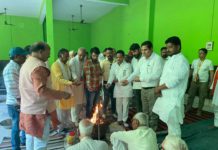 सिकंदराराऊ : क्षत्रिय समाज सेवा समिति ने विजयदशमी पर किया शस्त्र पूजन एवं यज्ञ का आयोजन