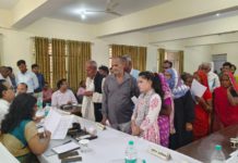 सिकंदराराऊ : सम्पूर्ण समाधान दिवस के अवसर पर जिलाधिकारी ने की जनसुनवाई