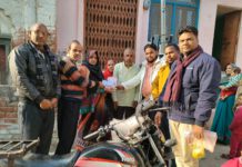 कस्बा कचौरा में राम मंदिर प्राण प्रतिष्ठा के पत्रक एवं पूजित अक्षत किए वितरित