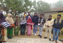 मकर संक्रांति के उपलक्ष में ग्राम मुबारिकपुर में खिचड़ी कार्यक्रम में कंबल एवं शॉल का वितरण सिकंदराराऊ।