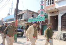 पुलिस अधीक्षक निपुण अग्रवाल ने पुलिस बल के साथ सिकंदराराऊ एवं पुरदिलनगर में भ्रमण कर लिया सुरक्षा व्यवस्था का जायजा