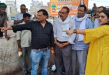 हाथरस : तालाब चौराहे के सौंदर्यीकरण के लिए पालिकाध्यक्ष श्वेता चौधरी ने किया स्थलीय निरीक्षण