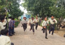 सिकंदराराऊ : एसबीएस हायर सेकेंडरी स्कूल रुदायन गोपी में सरदार पटेल जयंती पर बच्चों को दिलाई दिलाई गई राष्ट्रीय एकता एवं अखंडता की शपथ