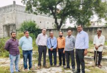 सिकंदराराऊ : शमशान के सौंदरीकरण के लिए अधिशासी अधिकारी एवं भाजपा नगर अध्यक्ष ने किया निरीक्षण