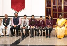 राष्ट्रपति भवन में ओ एम बी इंटरनेशनल स्कूल के बच्चों ने मनाया बाल दिवस माननीया राष्ट्रपति द्रौपदी मुर्मू ने दी शुभकामनाएँ