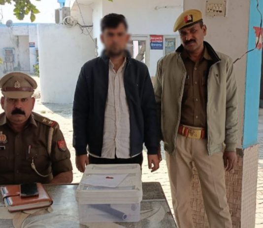 सिकंदराराऊ पुलिस ने एक युवक को तमंचा कारतूस समेत किया गिरफ्तार