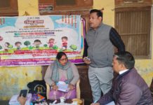 हाथरस : टीकाकरण सत्र में मिली लापरवाही , जिला प्रतिरक्षण अधिकारी ने जताई नाराजगी