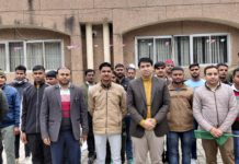 हाथरस से 21 आपदा मित्र लखनऊ प्रशिक्षण के लिए रवाना, डीएम अतुल वत्स ने दिखाई एसडीआरएफ वाहन को हरी झंडी