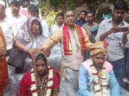 हसायन : जय बांके बिहारी जी प्राकट्योत्सव दर्शन 24 वाँ सर्व धर्म सर्वजाती सामूहिक विवाह का बनवारीपुर में हुआ आयोजन