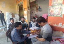 होली से पहले सासनी में खाद्य विभाग की बड़ी कार्रवाई: 110 लीटर सरसों और तिल का तेल सीज, नमूने जांच को भेजे