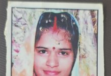 सिकंदराराऊ : भीषण हादसा टेंपो की टक्कर से महिला की मौत, पति गंभीर घायल