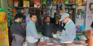 नवरात्रि-ईद से पहले हाथरस में मिलावटखोरी पर सख्त कार्रवाई, कई दुकानों से नमूने लेकर जांच के लिए भेजे गए